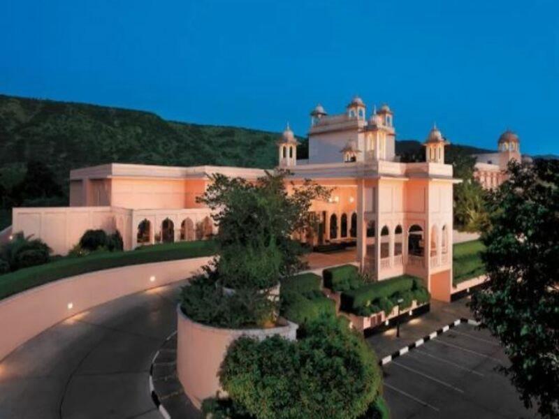 Отель Trident Джапур Экстерьер фото The Oberoi Udaivilas Palace