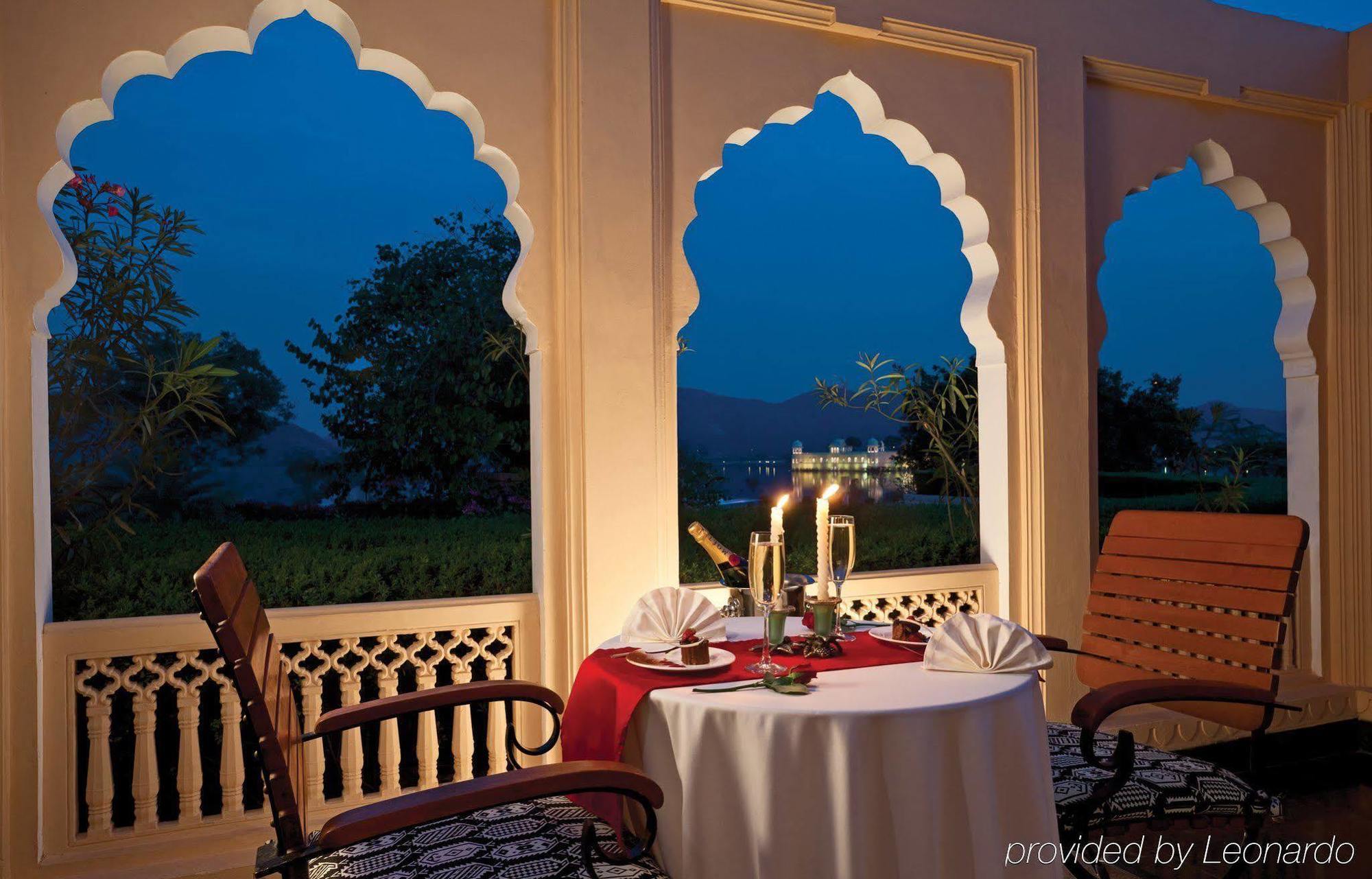 Отель Trident Джапур Ресторан фото The Oberoi Udaivilas Palace